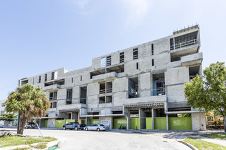 Risdon on 5th in Sarasota, FL - Building Photo - Building Photo