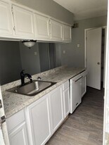 312 Rice St in Angleton, TX - Building Photo