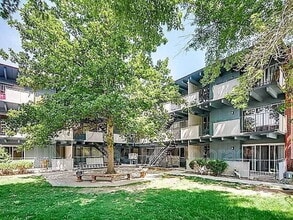 2401 S Gaylord St in Denver, CO - Building Photo - Building Photo