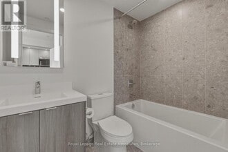 60 Central Park Roadway in Toronto, ON - Building Photo - Building Photo