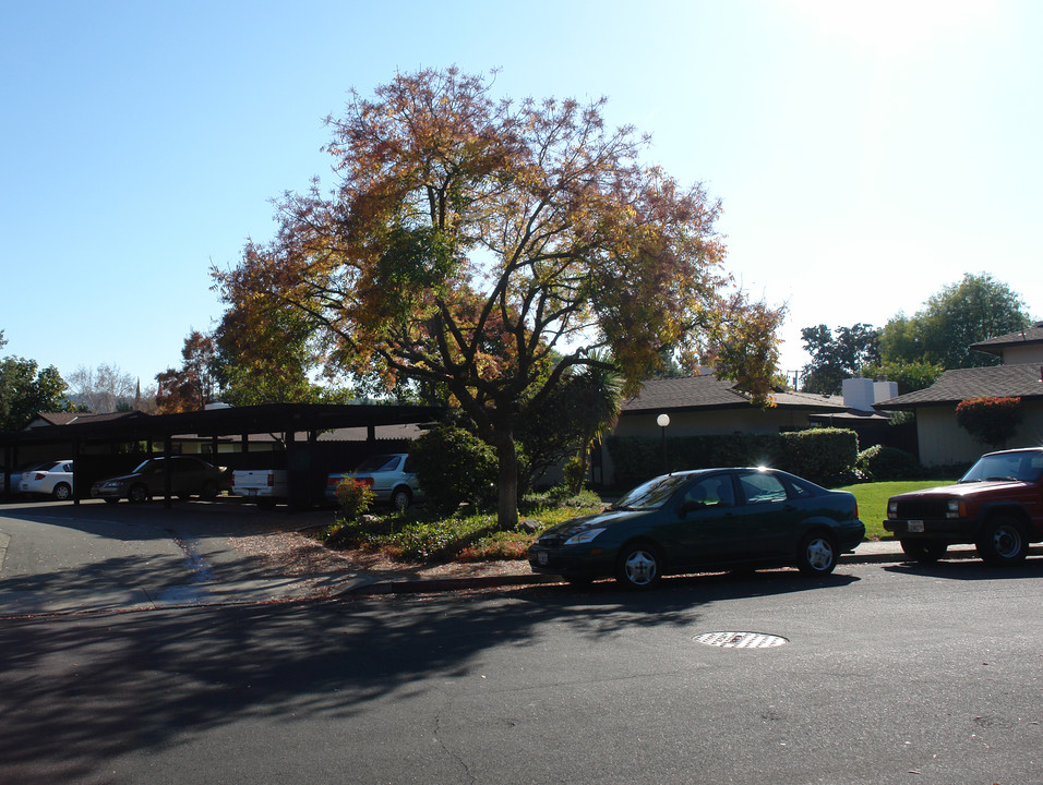 1967 Desert Cir in Walnut Creek, CA - Foto de edificio