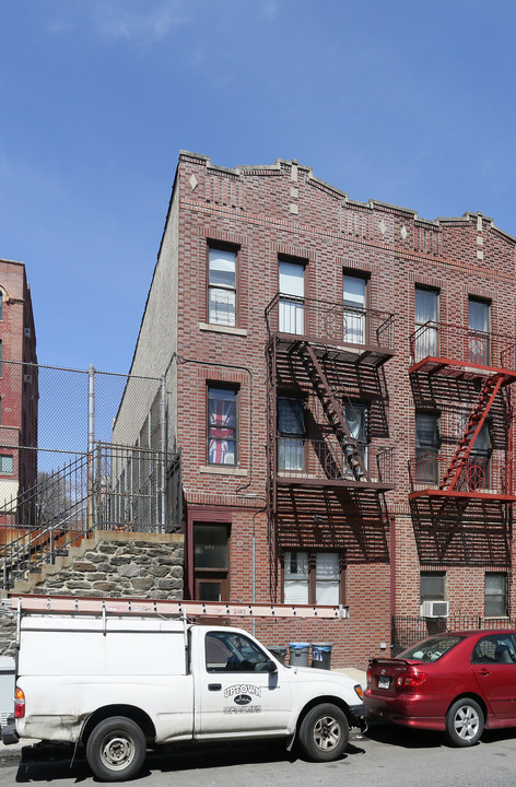 481 Montgomery Street in Brooklyn, NY - Building Photo