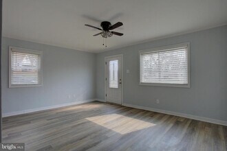 232 Cabbel Dr in Manassas Park, VA - Building Photo - Building Photo