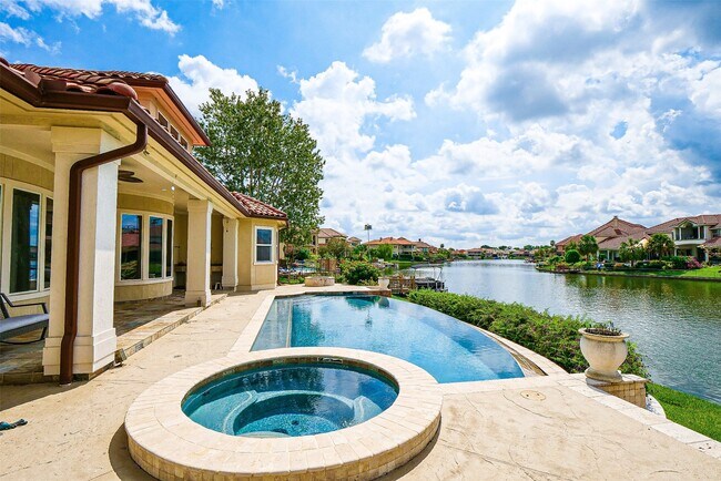 19027 Crescent Bay Dr in Houston, TX - Building Photo - Building Photo