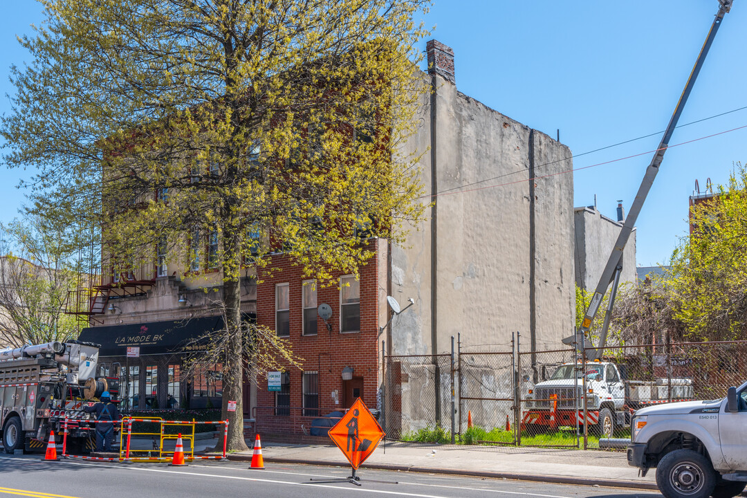 1403 Bedford Ave in Brooklyn, NY - Building Photo