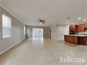 202 W Fiesta Key Loop in DeLand, FL - Foto de edificio - Building Photo