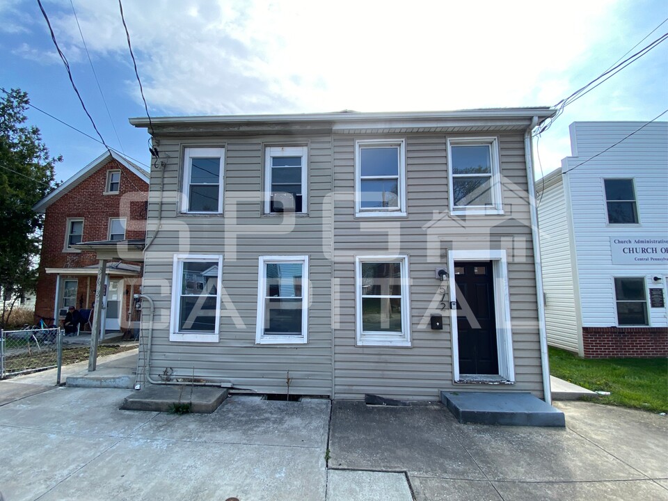 572 S Main St in Chambersburg, PA - Foto de edificio