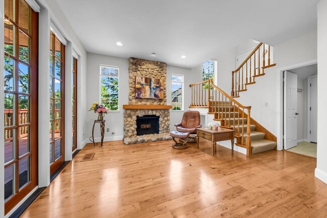 property at 1618 Brush Creek Pl