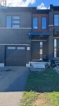 928 Robert Ferrie Dr in Kitchener, ON - Building Photo