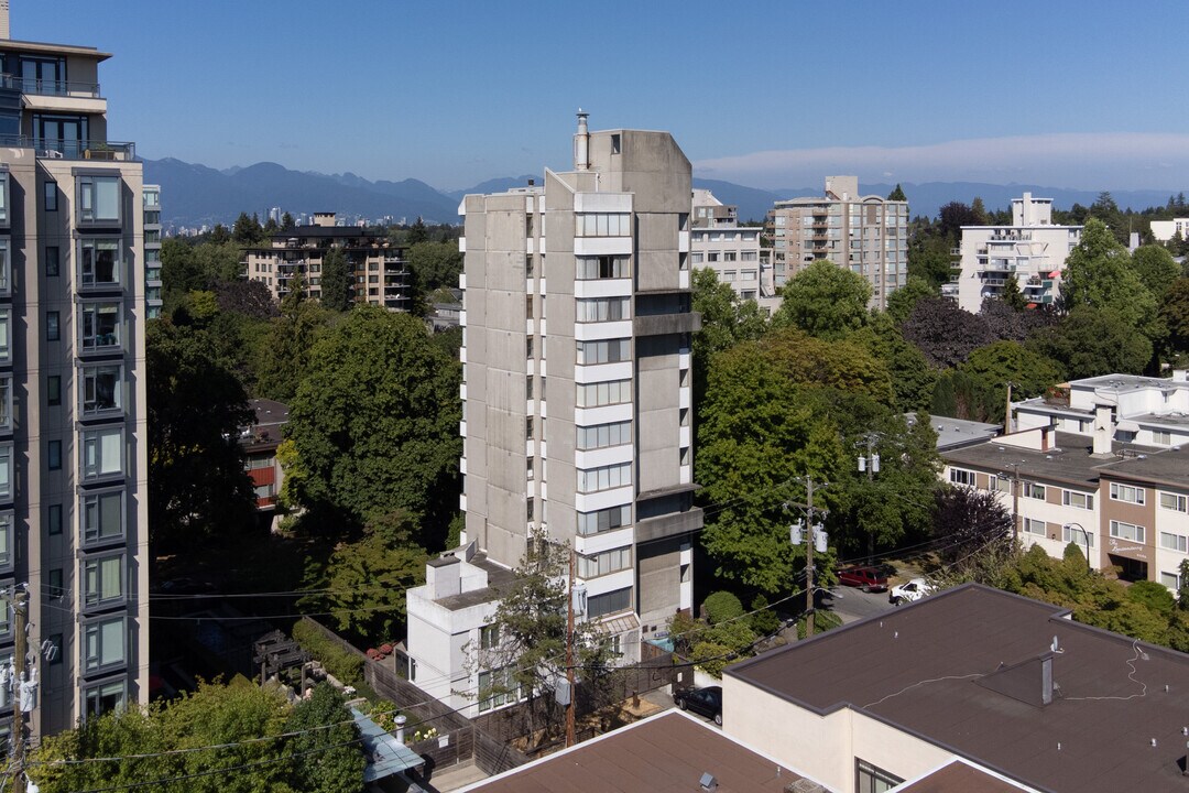 Carlton Towers in Vancouver, BC - Building Photo