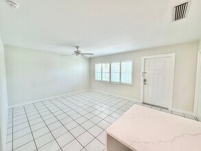975 9th Ave S in Naples, FL - Building Photo - Building Photo
