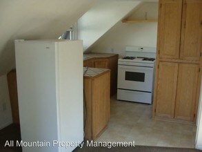 504 W Sherwood Blvd in Big Bear, CA - Building Photo - Building Photo