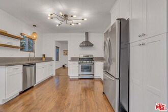 1006 N Crescent Heights Blvd in West Hollywood, CA - Building Photo - Building Photo