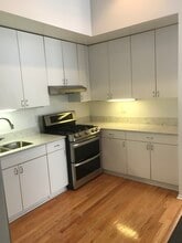 707 W Roscoe St, Unit B in Chicago, IL - Foto de edificio - Building Photo