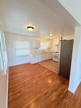 7110 1/2 Haskell Ave in Van Nuys, CA - Foto de edificio - Building Photo