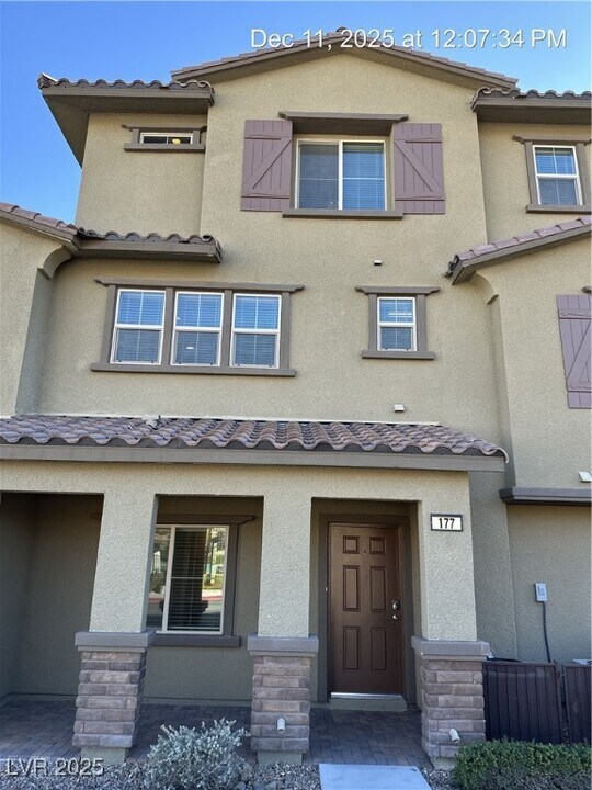 177 Petaluma Valley Dr in Las Vegas, NV - Building Photo