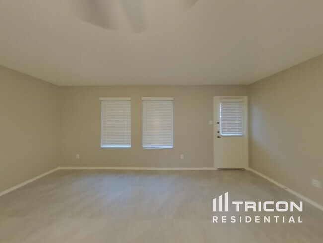 1736 Clairborne Ct in Oak Point, TX - Foto de edificio - Building Photo