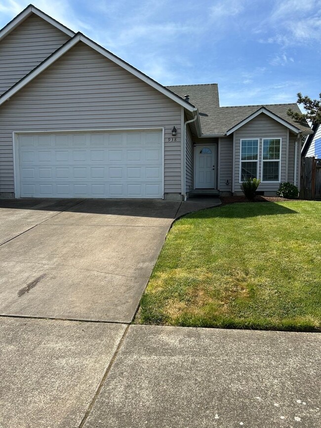 property at 938-940-940 Boardwalk Ave NE