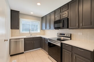 1272 Court E in Hanover Park, IL - Building Photo - Building Photo