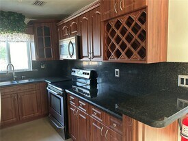 1718 N 27th Ave in Hollywood, FL - Building Photo