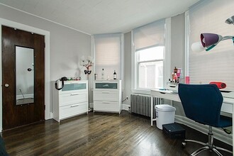 38 Cherry St, Unit 1 in Somerville, MA - Foto de edificio - Building Photo