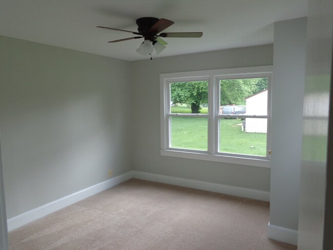 607 Waterloo Rd in Warrenton, VA - Foto de edificio - Building Photo