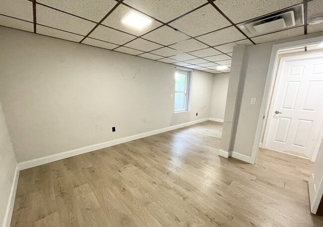 114 Buttonwood St, Unit 3 in Boston, MA - Building Photo - Building Photo