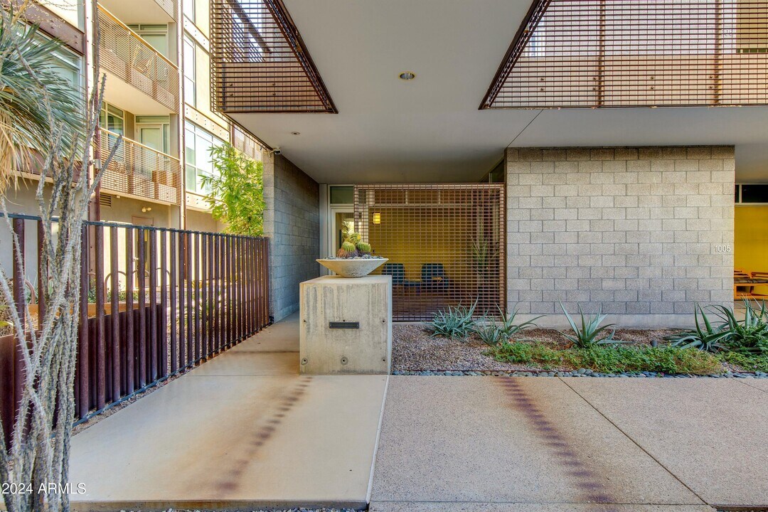 4737 N Scottsdale Rd in Scottsdale, AZ - Building Photo