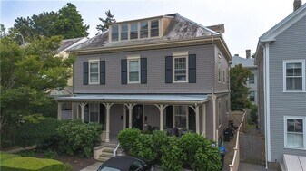 1 Pell St in Newport, RI - Building Photo