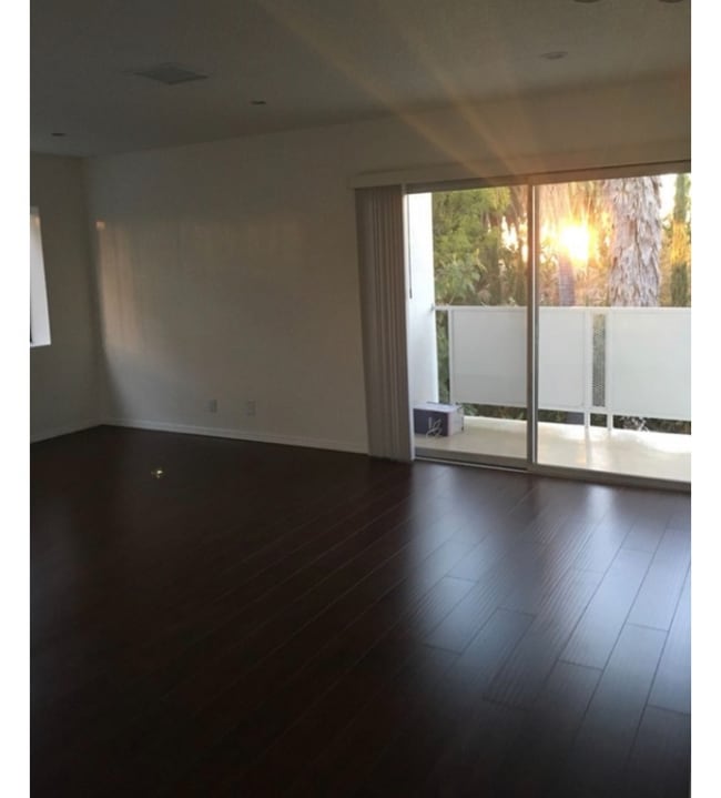 5711 Carlton Way in Los Angeles, CA - Building Photo - Building Photo