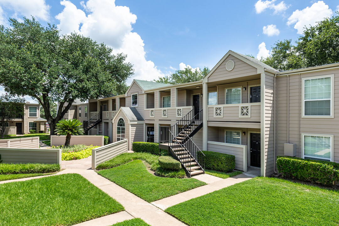 Kingswood Village Apartments in Houston, TX - Building Photo