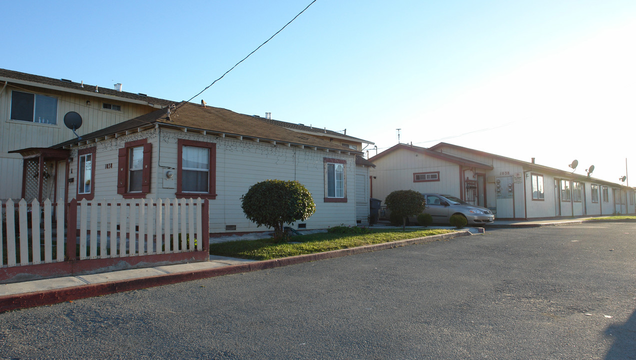 1038 E Laurel Dr in Salinas, CA - Foto de edificio
