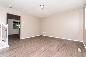 5252 Refugee Rd in Columbus, OH - Building Photo - Building Photo