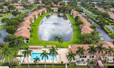 10239 N Circle Lake Dr, Unit 101 in Boynton Beach, FL - Building Photo - Building Photo