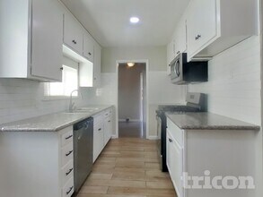 7646 22nd St in Sacramento, CA - Building Photo - Building Photo