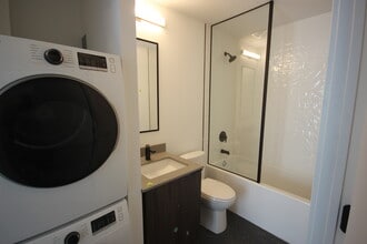 Highland Commons in Toronto, ON - Building Photo - Building Photo