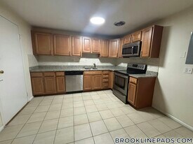 110 Babcock St, Unit 21 in Brookline, MA - Building Photo