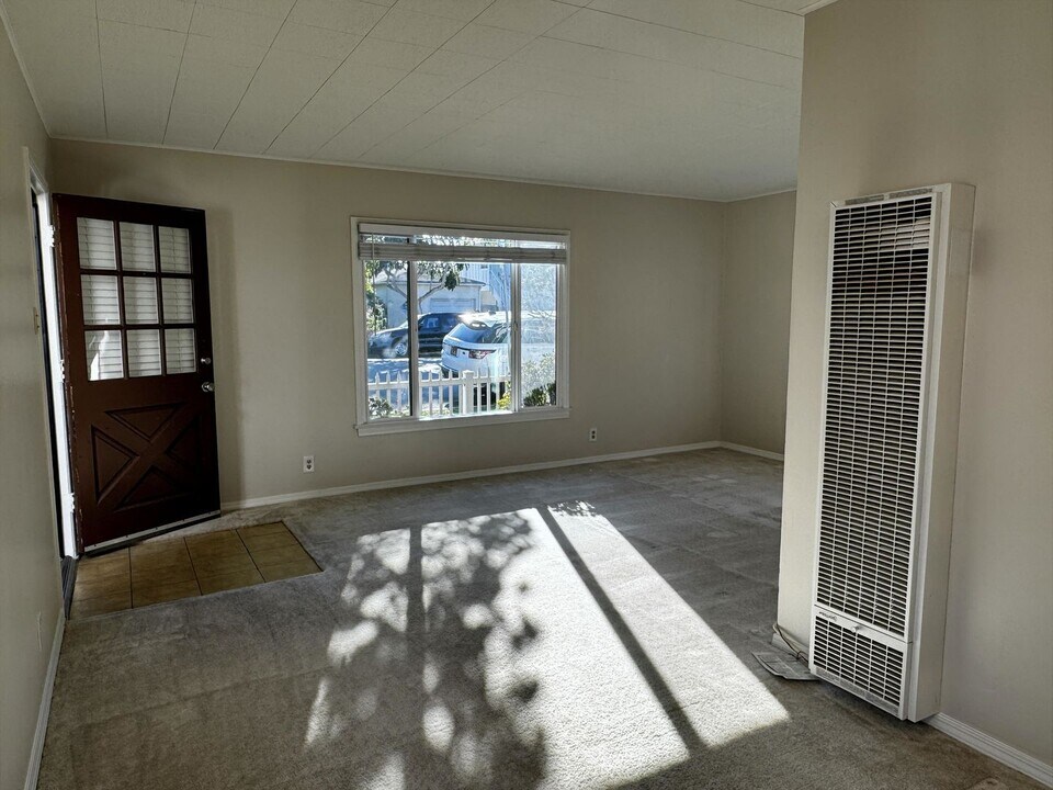 1115 Ocean Ave in Seal Beach, CA - Building Photo