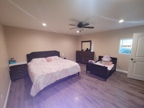 1207 N Fries Ave, Unit 1 207 in Wilmington, CA - Building Photo - Building Photo