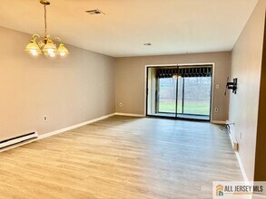 203 Covered Bridge Blvd in Englishtown, NJ - Foto de edificio - Building Photo