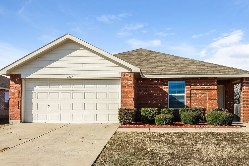 1815 Northridge Dr in Terrell, TX - Building Photo
