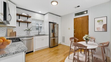 2520 W Cortez St, Unit 2R in Chicago, IL - Foto de edificio - Building Photo