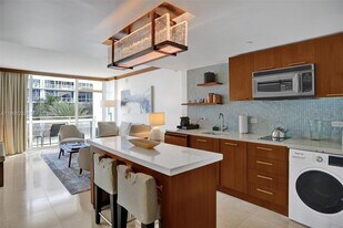 6801 Collins Ave, Unit 309 Door  314 in Miami Beach, FL - Building Photo