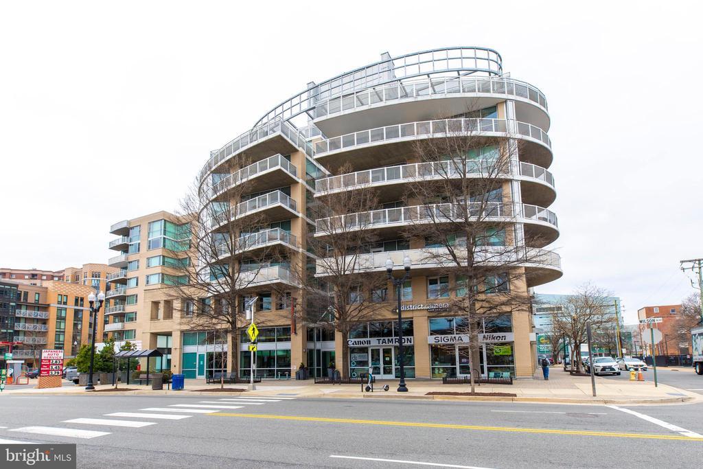 3409 Wilson Blvd in Arlington, VA - Building Photo