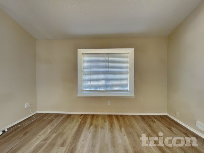 1223 Cowden Ct in Missouri City, TX - Foto de edificio - Building Photo