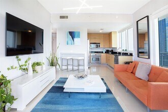 60 SW 13th St, Unit 2001 in Miami, FL - Building Photo - Building Photo