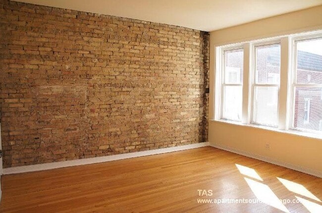3046 W Wellington Ave, Unit 2