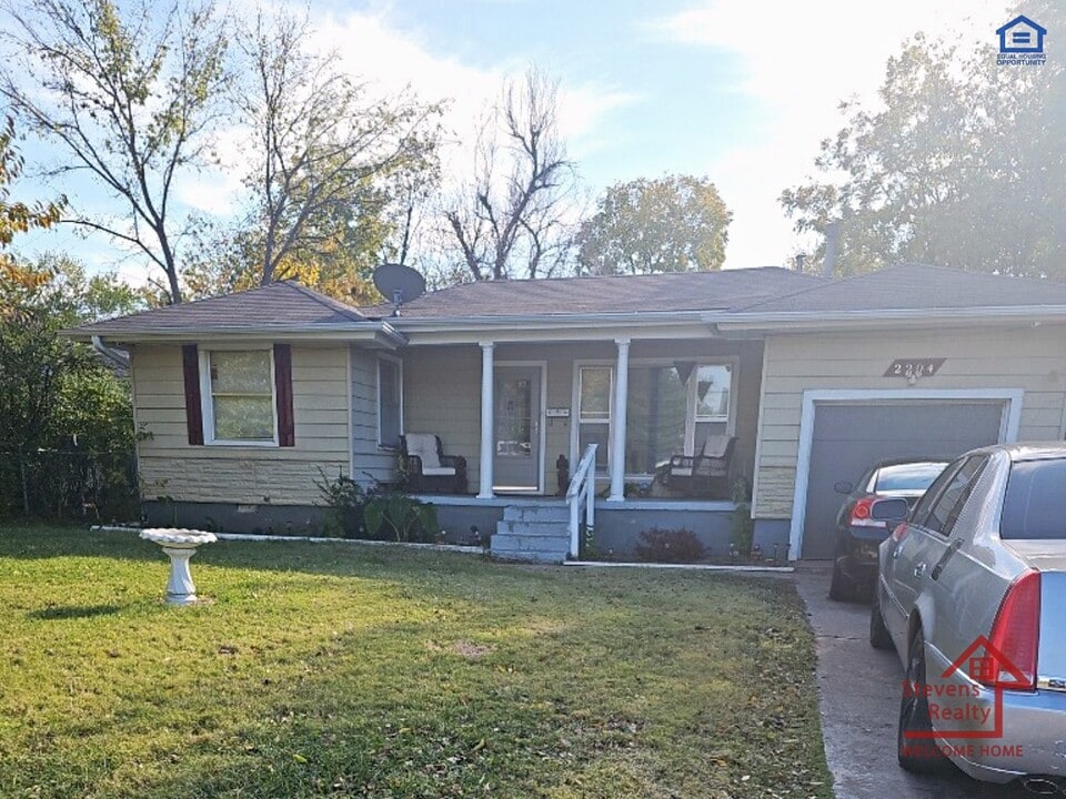 2204 NW Denver Ave in Lawton, OK - Building Photo