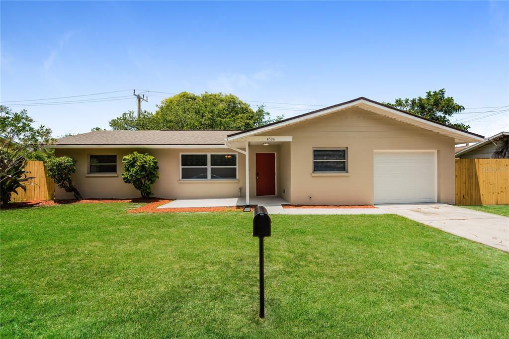 4506 9th St W in Bradenton, FL - Building Photo