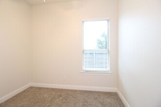 7401 Hawthorne Wy in Krugerville, TX - Foto de edificio - Building Photo